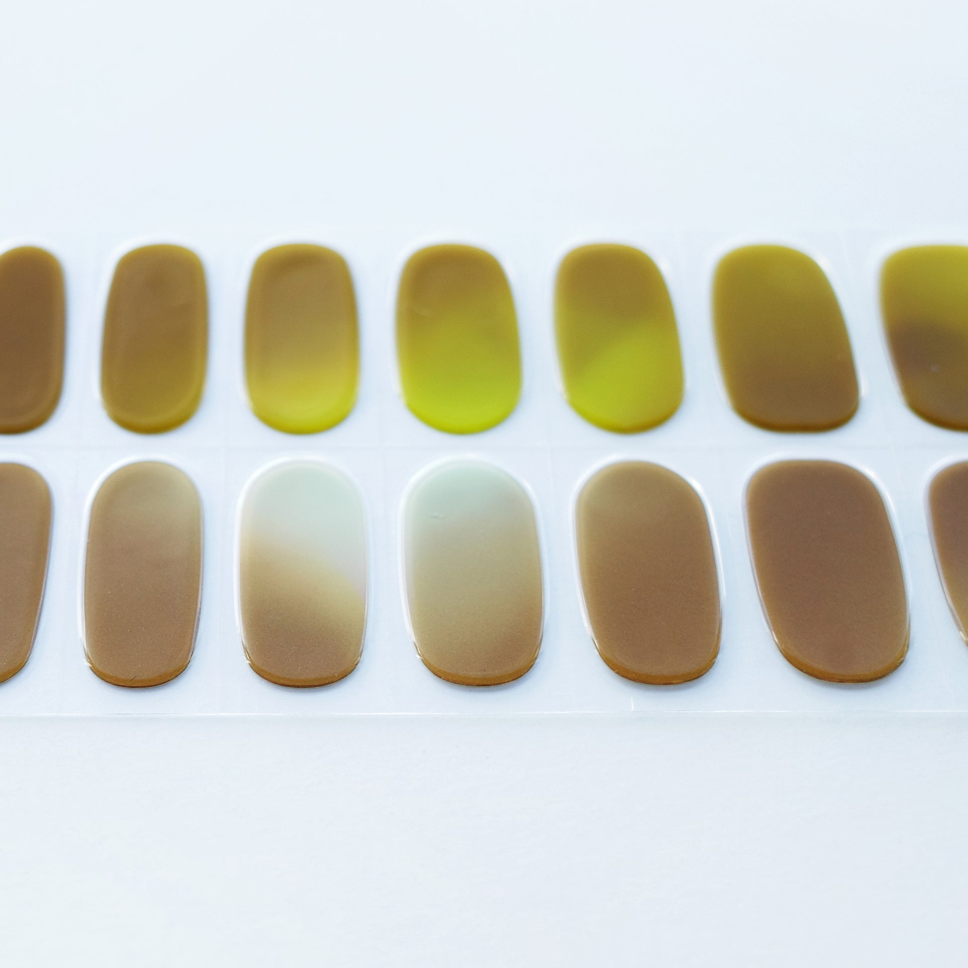 ネイル　ジェルネイルシール　ジェルネイル　セルフネイル
温度　色変　シンプル　遊び心　魔法
カジュアルコーデ　ポップ　個性的　ブラウン　チョコミント　ピスタチオ