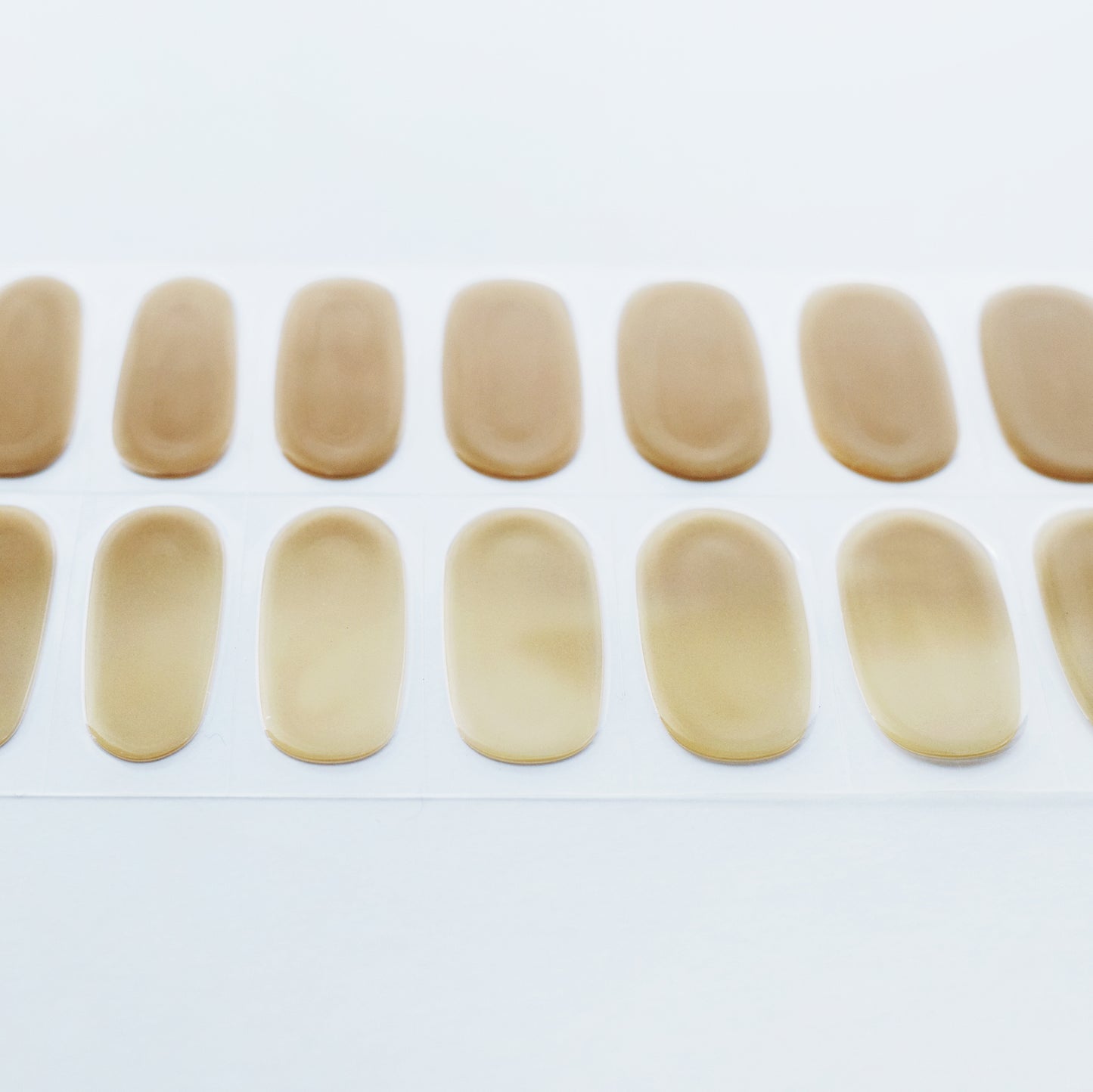 ネイル　ジェルネイルシール　ジェルネイル　セルフネイル
温度　色変　シンプル　遊び心　魔法
トレンド　淡色　上品　ベージュ　ラテカラー　女子会ネイル