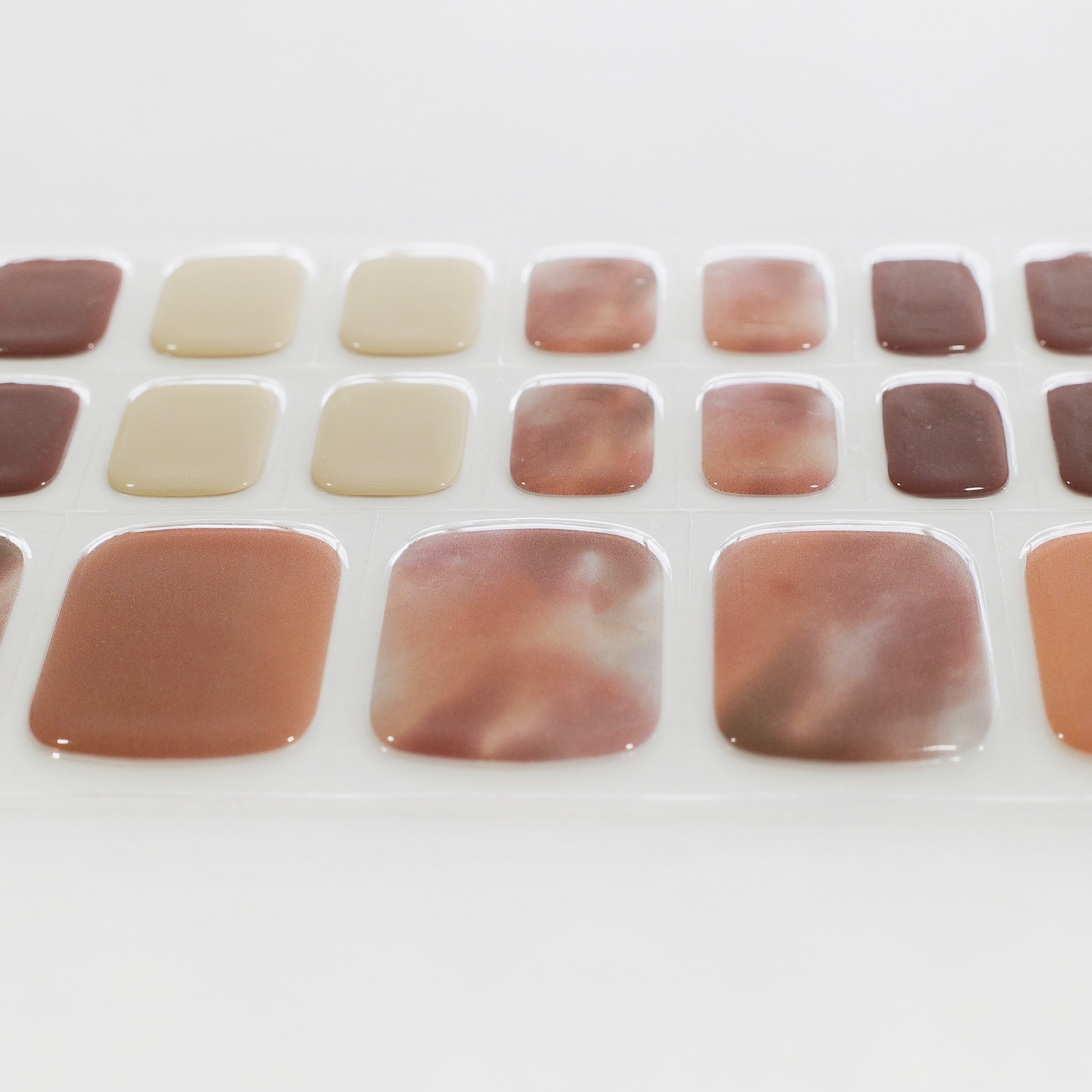 "ネイル　ジェルネイルシール　ジェルネイル　セルフネイル
フットネイル　ペディキュア　サマーネイル　夏　水に強い　立体感　デザインネイル
ブラウンベージュ　ニュアンス　マーブルデザイン　シック　カジュアル　肌なじみ"