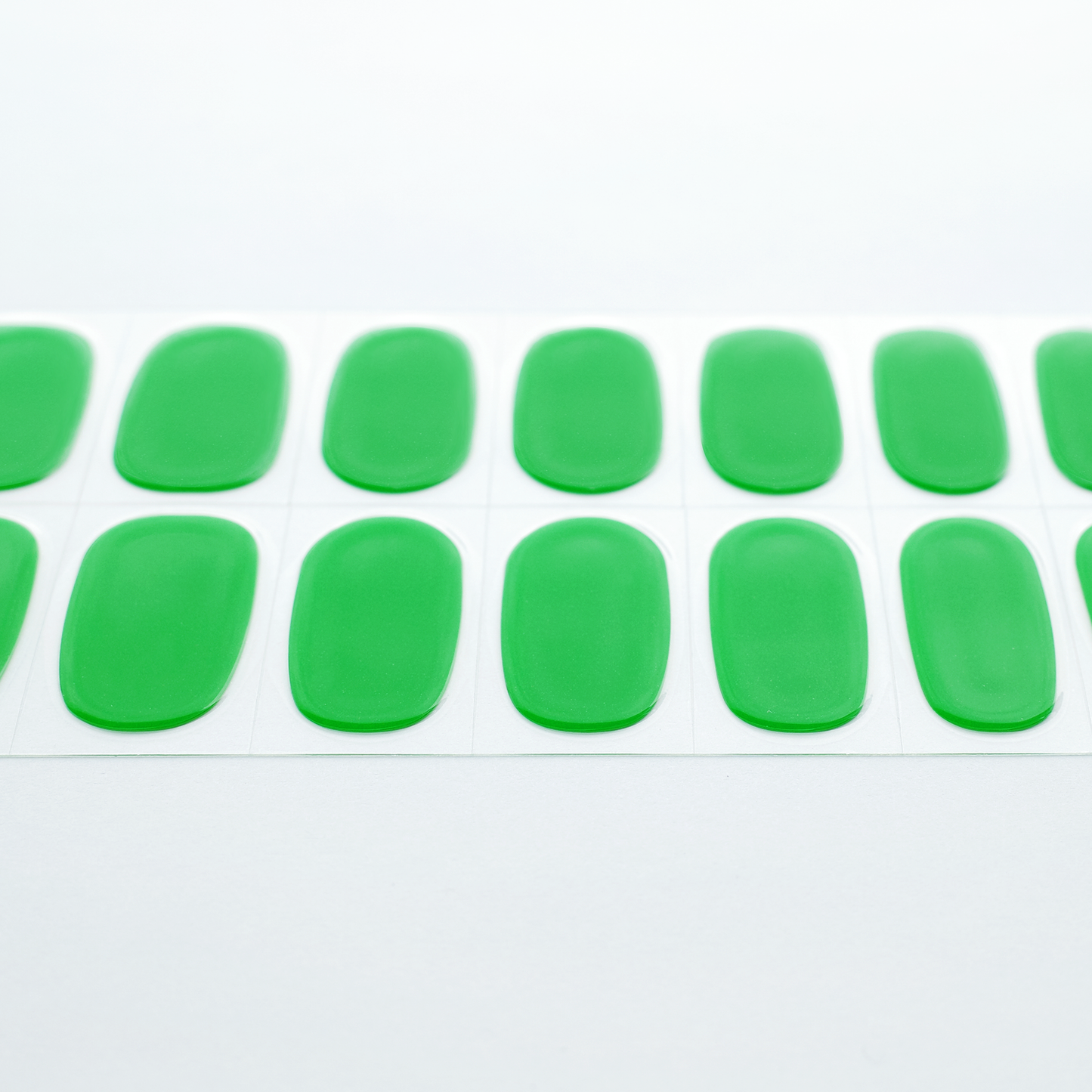 ネイル　ジェルネイルシール　ジェルネイル　セルフネイル
シンプル　ワンカラーネイル　存在感　推し色　ラッキーカラー　アレンジ
元気　フレッシュ　ビビット　緑　グリーン　軽やか　アクセント