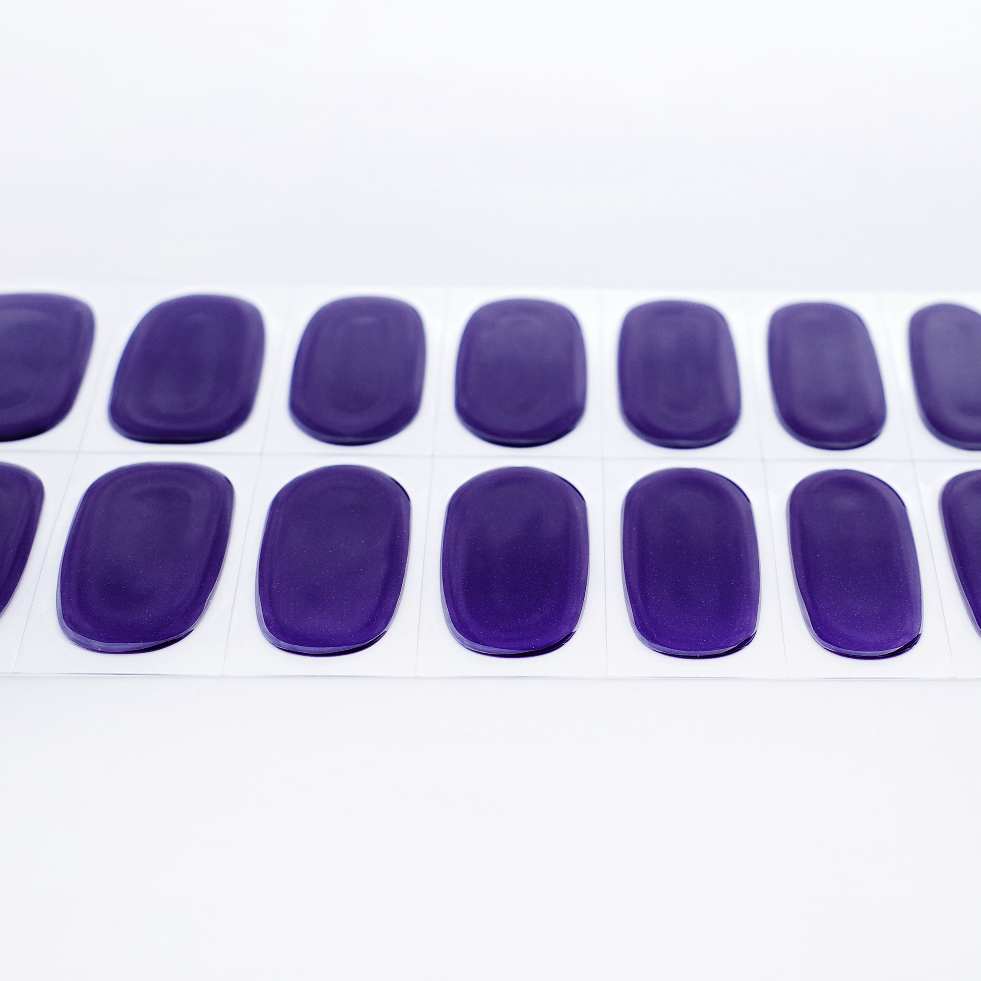 ネイル　ジェルネイルシール　ジェルネイル　セルフネイル
シンプル　ワンカラーネイル　存在感　推し色　ラッキーカラー　アレンジ
優雅　神秘　ラグジュアリー　紫　パープル　エレガンス