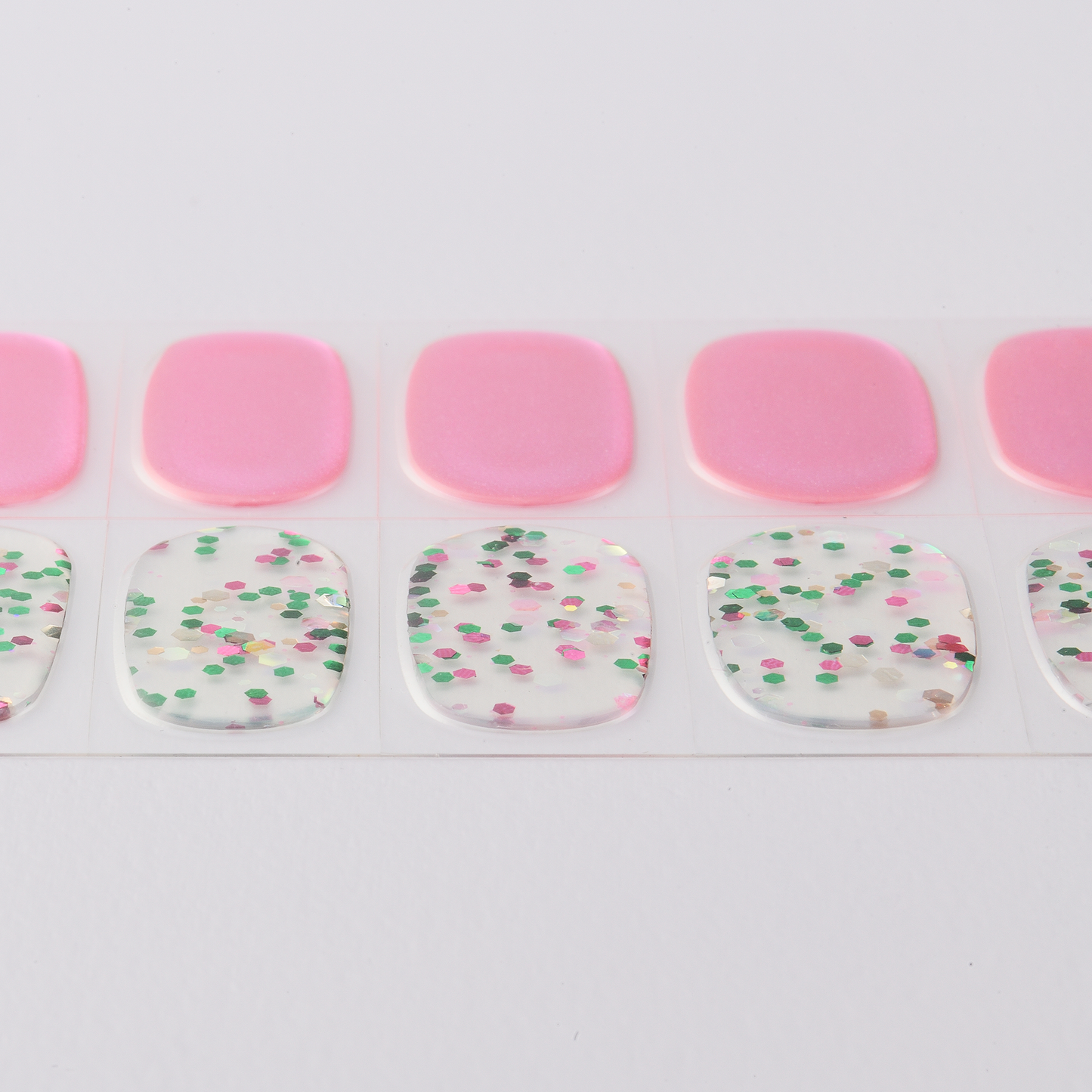 ネイル　ジェルネイルシール　ジェルネイル　セルフネイル
パーティーネイル　ミラーネイル　グリッター　ラメ
甘い　大人　トレンド　ピンク　デート　女子会