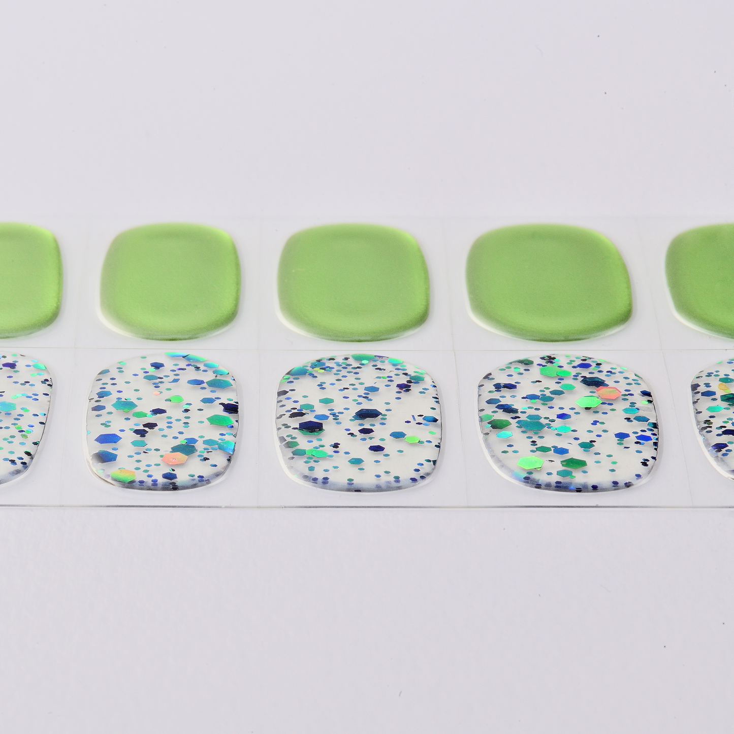 ネイル　ジェルネイルシール　ジェルネイル　セルフネイル
パーティーネイル　ミラーネイル　グリッター　ラメ
爽やか　緑　エネルギッシュ　カジュアル