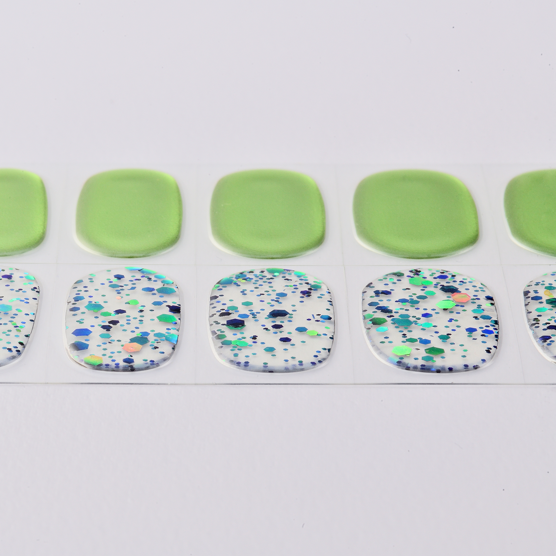 ネイル　ジェルネイルシール　ジェルネイル　セルフネイル
パーティーネイル　ミラーネイル　グリッター　ラメ
爽やか　緑　エネルギッシュ　カジュアル